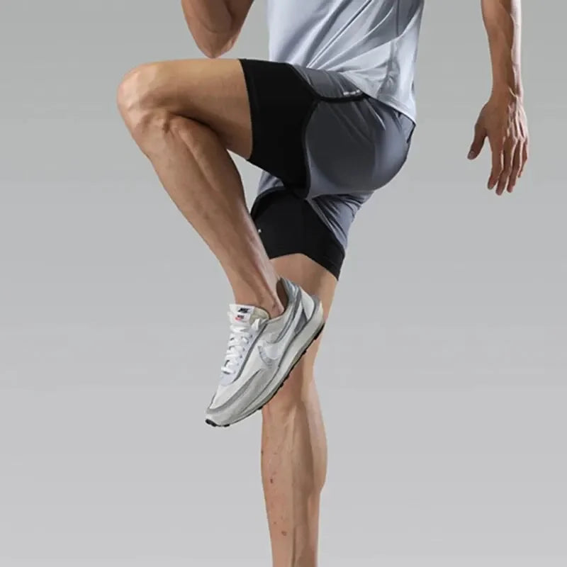 Forge Dual Pro© | Shorts Masculino 2 em 1 com Forro Interno de Compressão | A Forja da Excelência | Preto e Cinza